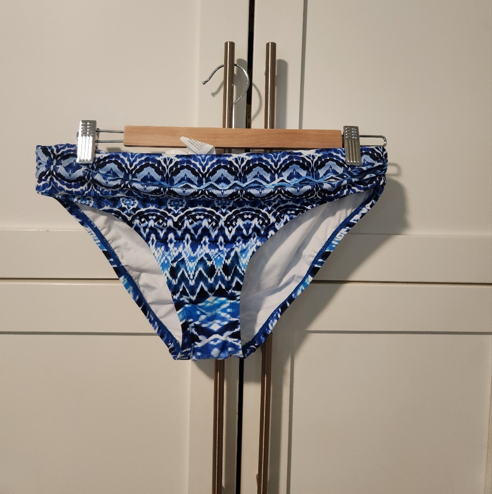 La Blanca Sz 4 blue & white patterned bikini